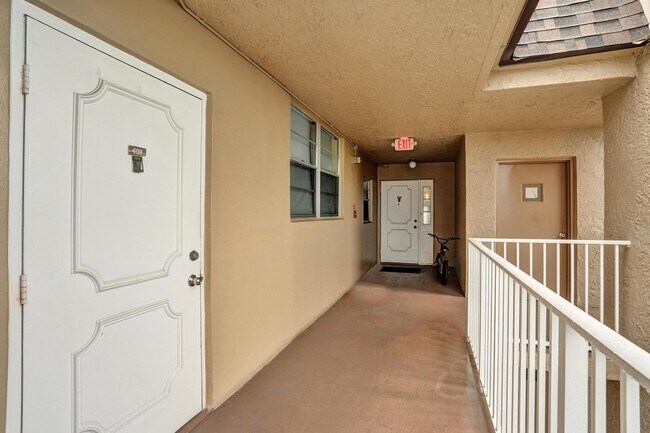Foto del edificio - 9460 Tangerine Pl