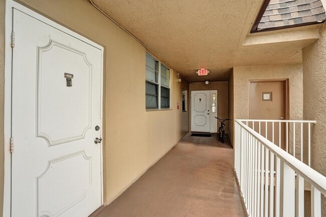 Building Photo - 9460 Tangerine Pl