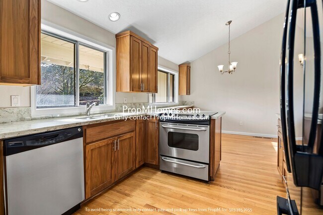 Foto del edificio - Updated Five Bedroom Home In Palisades!