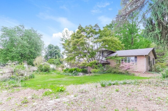 Building Photo - Spacious 3-Bedroom 1.5 Bath Home on 4 Acres