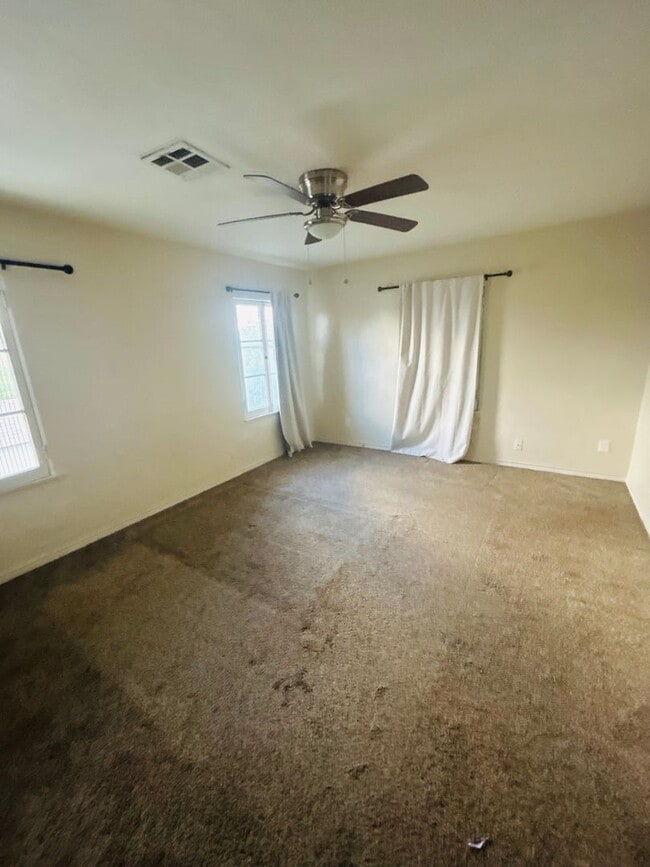 Foto del edificio - 6332 Brockton Ave