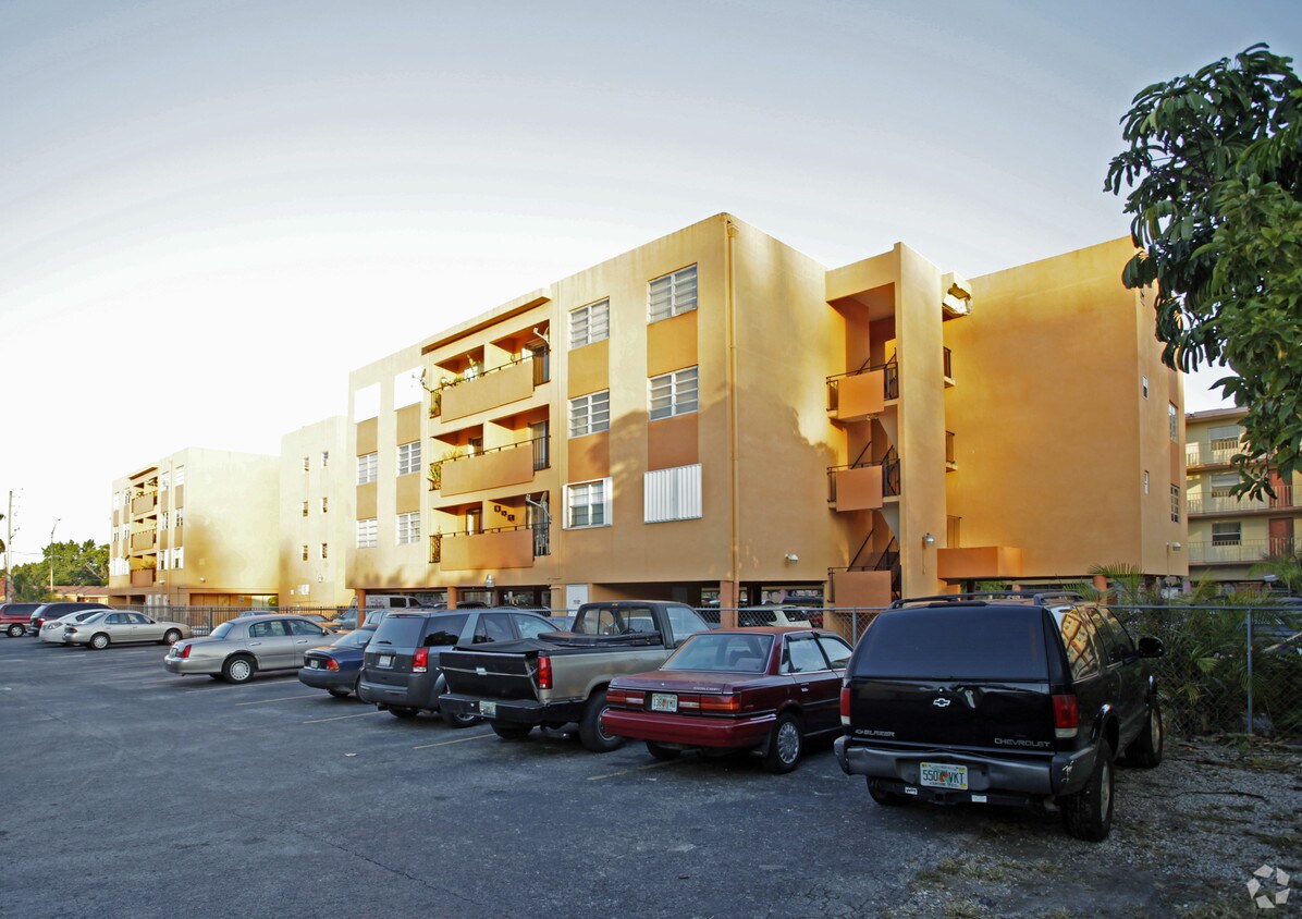 Foto del edificio - 295 NW 72nd Ave
