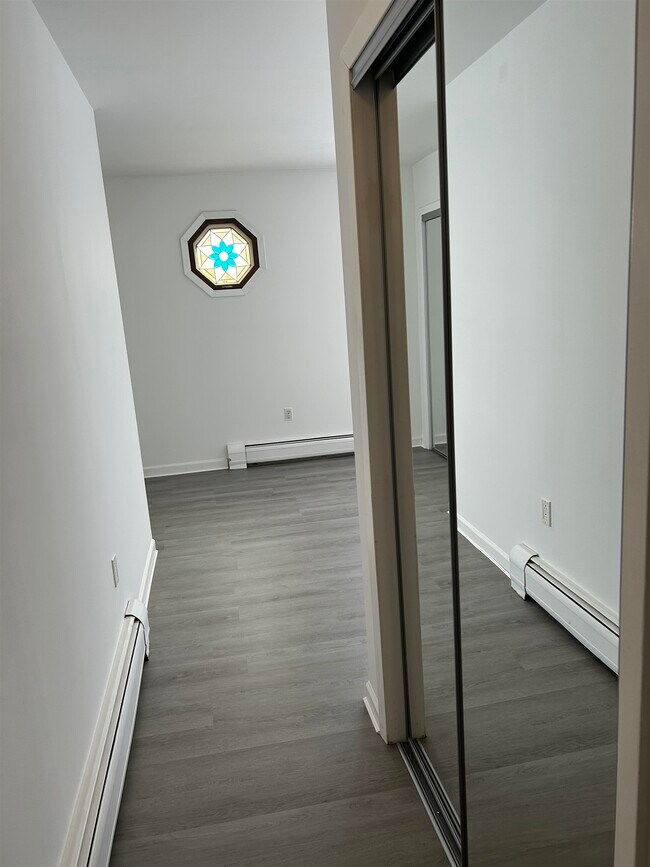 Foto del edificio - 105 Columbia Ave