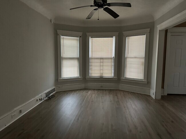 Building Photo - 1314 E 84th St