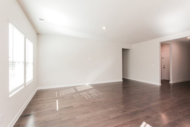 Building Photo - 701 Orange Rd