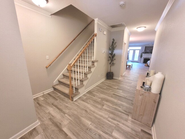 Building Photo - Gorgeous Townhome-Style Condo in Virginia ...