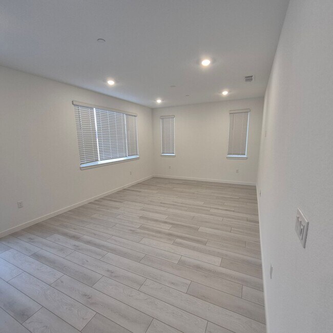 Foto del edificio - Brand New 4 Bedroom Home in Lennar's Cyan Community
