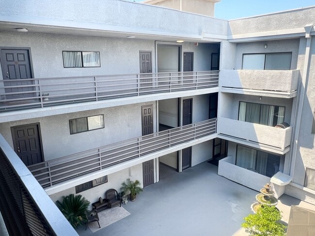 Building Photo - Executive House