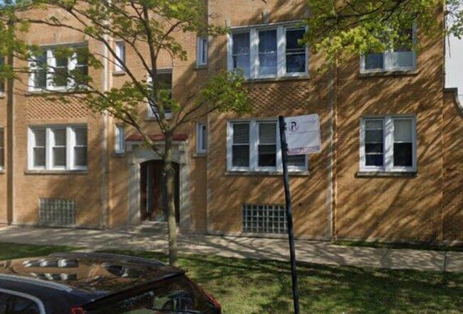 Building Photo - 2416 W North Shore Ave