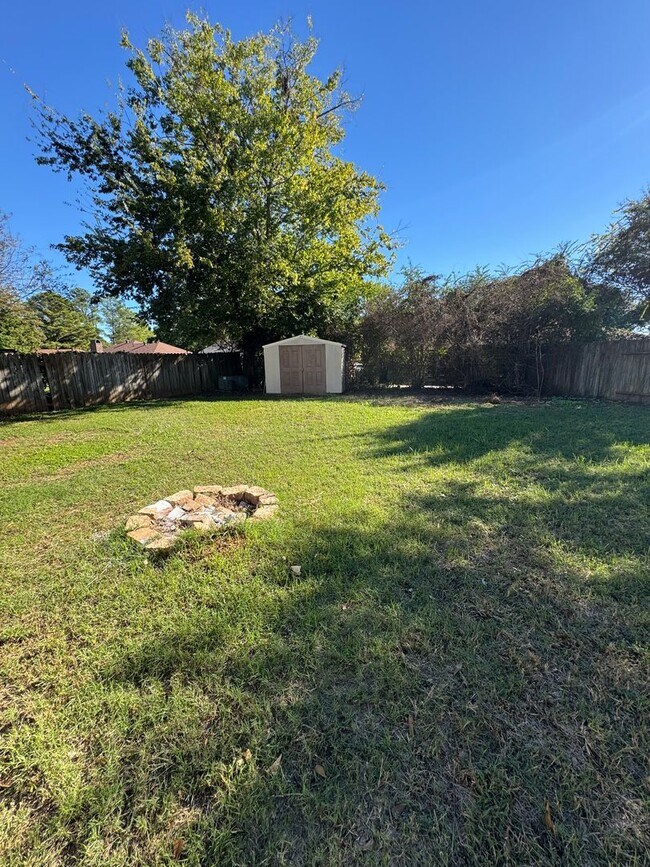 Building Photo - Beautiful South Bossier Home
