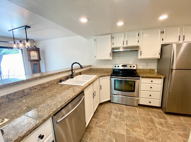Building Photo - Kent Townhouse