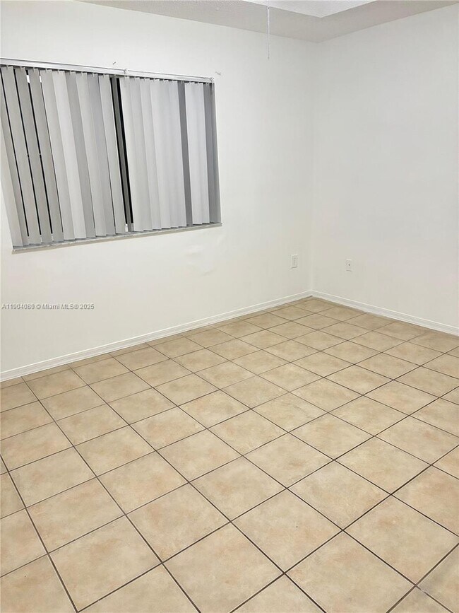 Foto del edificio - 300 NW 114th Ave