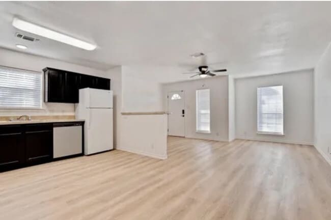 Building Photo - 403 N Burdette Ave