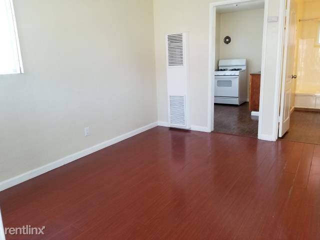 Foto principal - Studio, 1 bath Apartment - 2250 Morley St