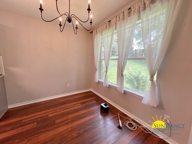 Building Photo - Spacious 3-Bedroom Home with Solar Panels & Lawn Maintenance Included in South Crestview