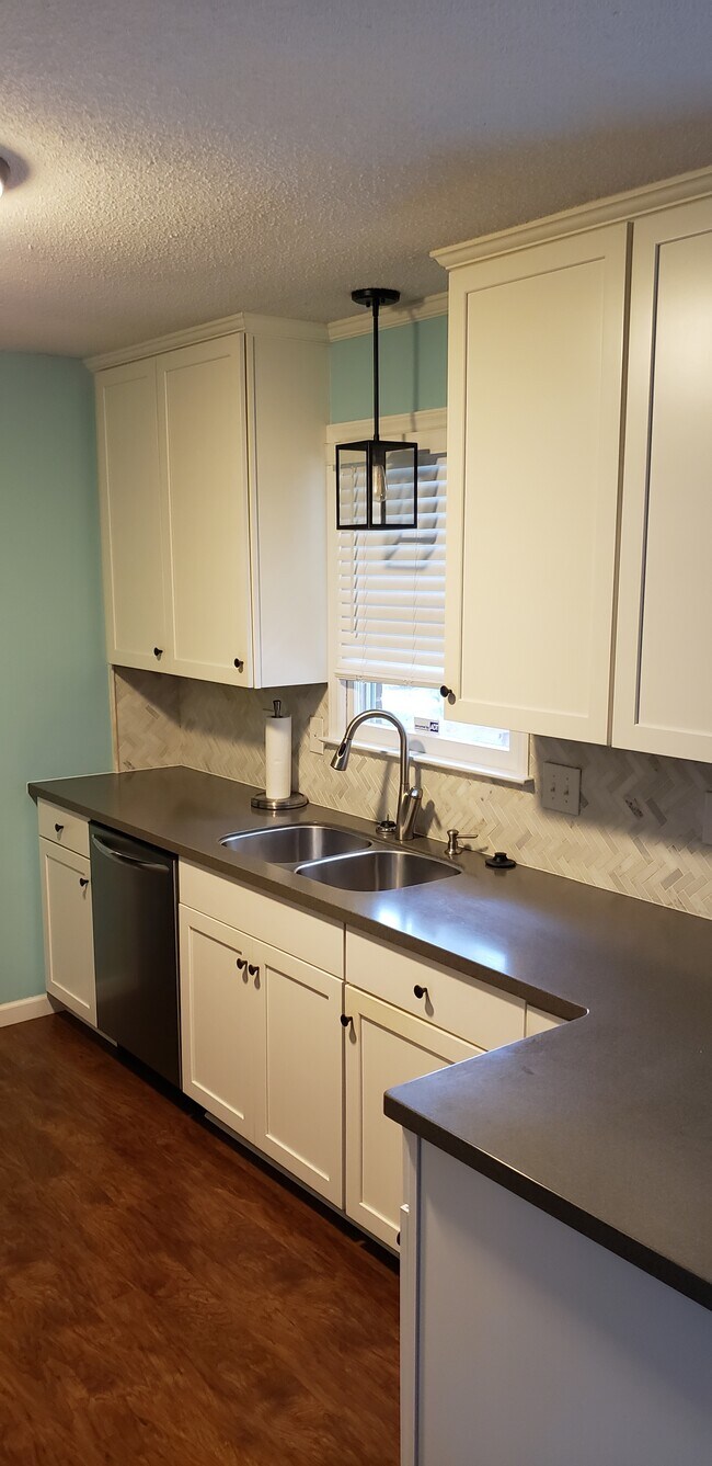 Foto del edificio - 100 Jackie Ave