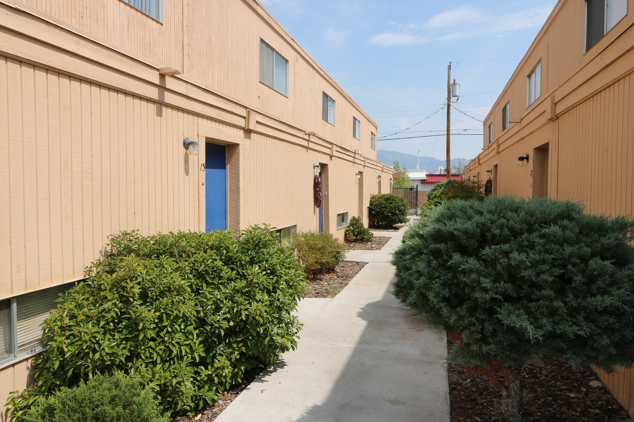 Somerset Lofts, 700 Truman St. NE, Albuquerque, NM, 87110 - Somerset Lofts