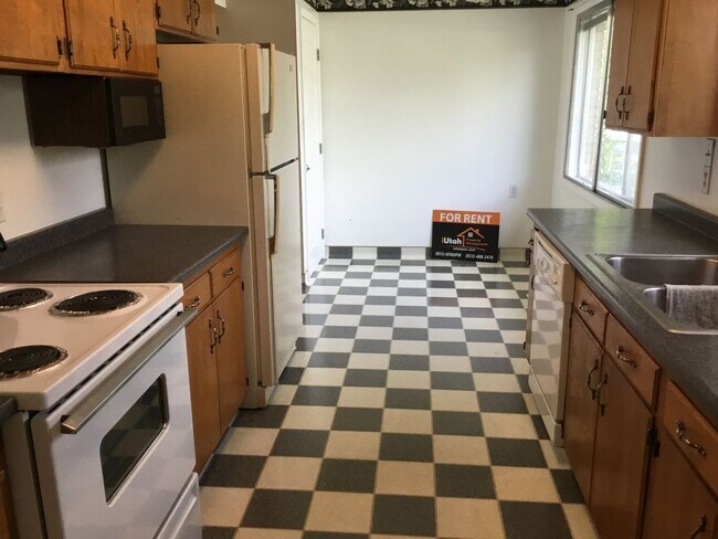 Building Photo - 128 Fowler Avenue