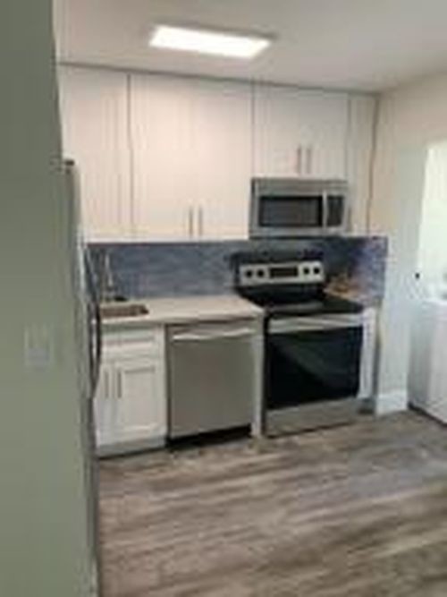 Foto del edificio - 814 NE 8th St