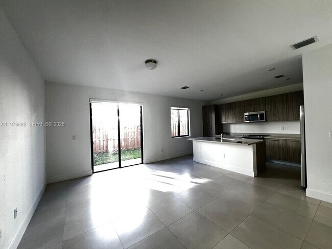 Foto del edificio - 13644 SW 157th Ct