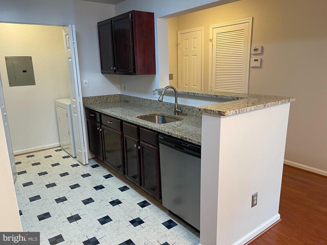 Primary Photo - 8095 Lacy Dr