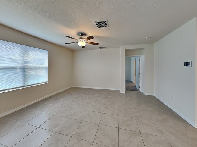 Foto del edificio - 1421 Sugarwood St