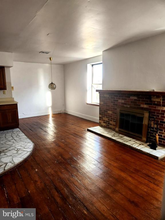 Building Photo - 626 S 10th St