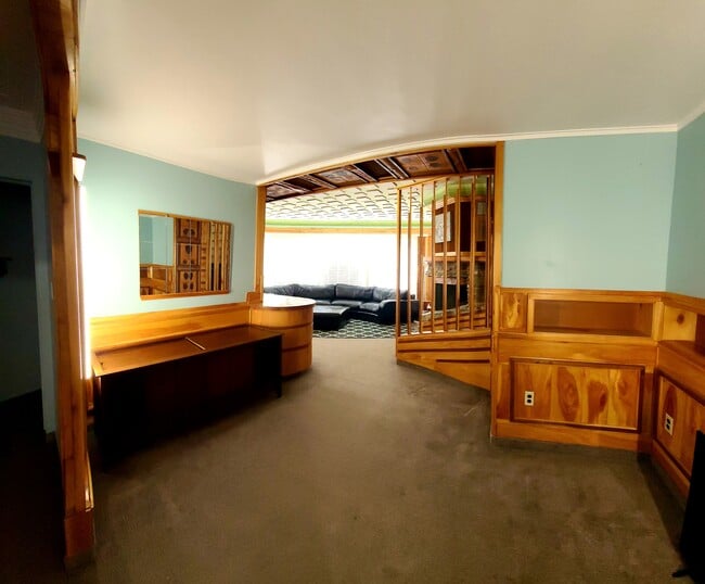 Building Photo - 699 N 600 E