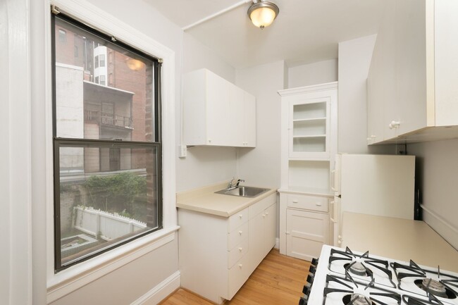 Foto del edificio - Charming Logan Circle Condo | Studio | 1 Bath | 450 Sf
