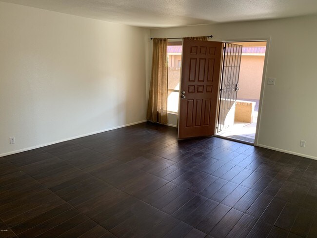 Foto del edificio - 311 W Blackhawk Dr