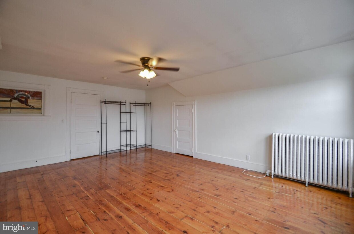 500 Paxinosa Ave Unit 3RD FLOOR, Easton, PA 18042 Room for Rent in