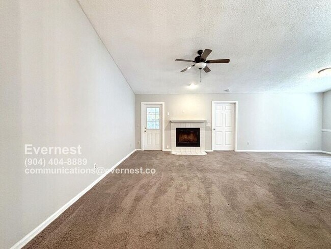 Building Photo - Lovely 4-Bedroom Home with Fireplace and F...