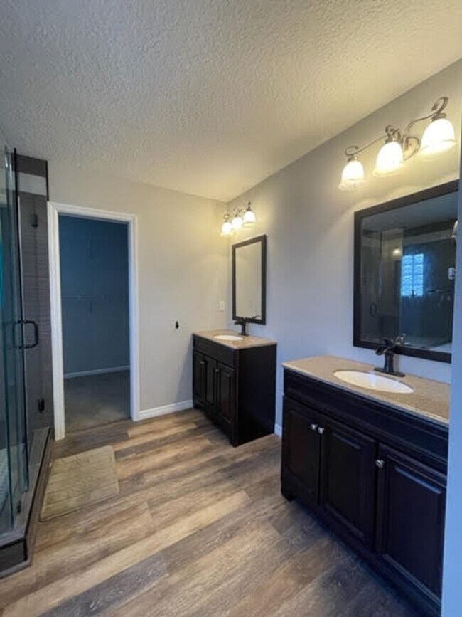 Foto del edificio - Spacious Home in Orange Park!