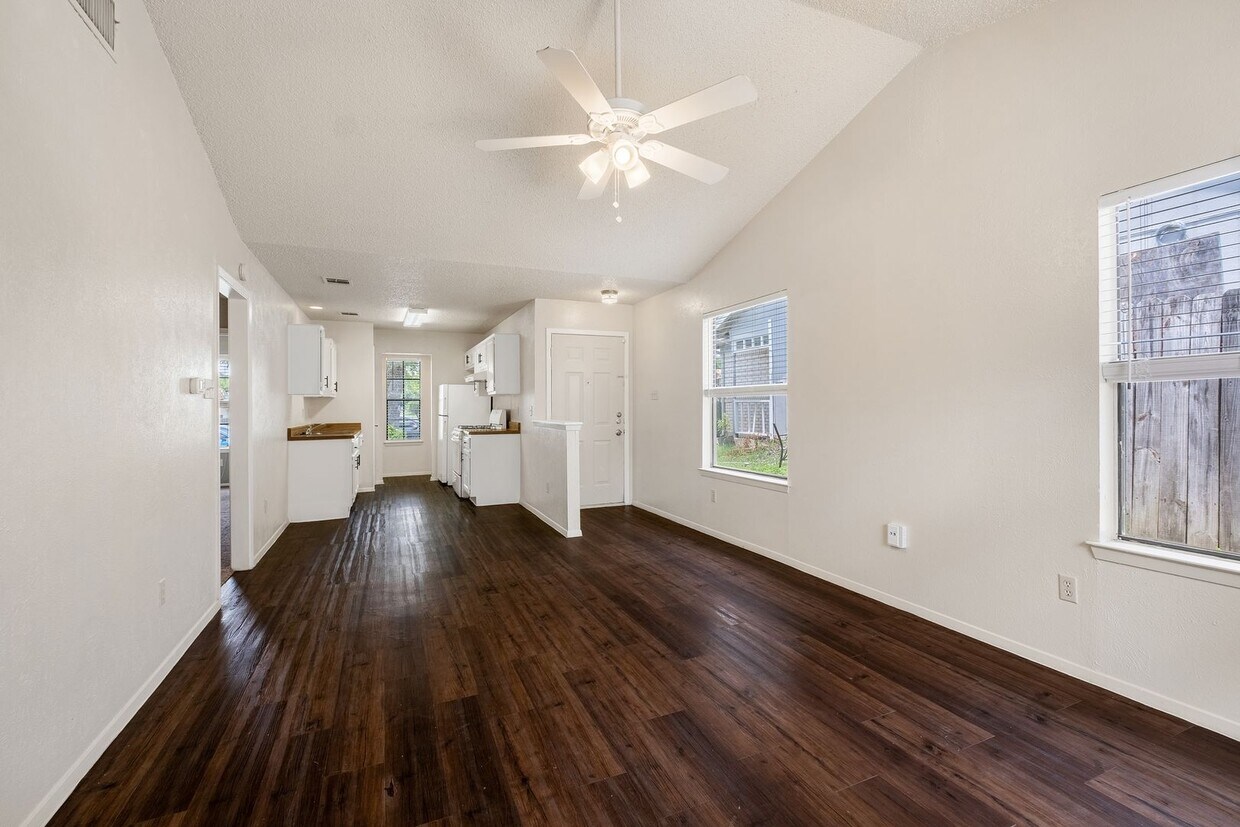 Primary Photo - 2 Bedroom, 1 Bath Duplex with 1 Car Garage...