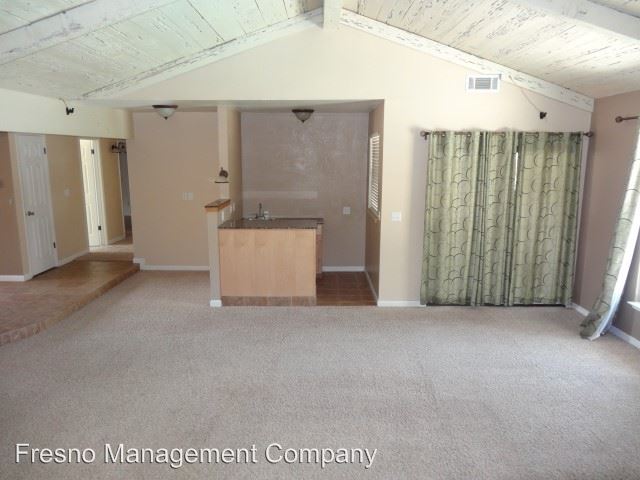 Building Photo - 12353 N Friant Rd