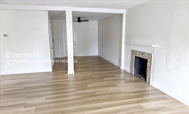 Foto del edificio - 2317 W Adams St