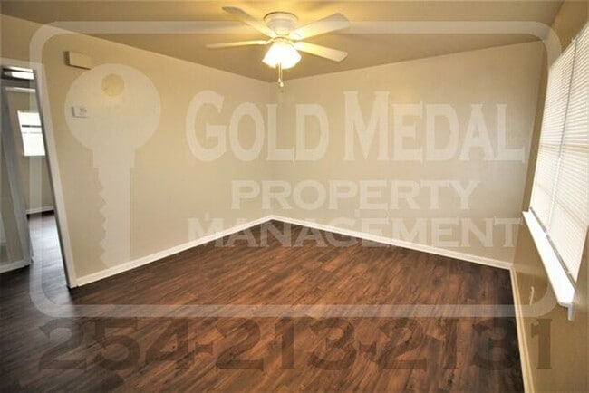Building Photo - Charming 2-bed, 1-bath now available for r...