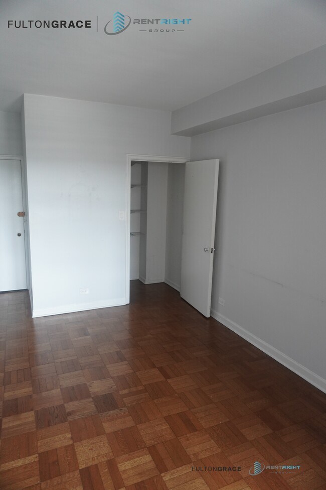 Building Photo - 534 W Stratford Pl