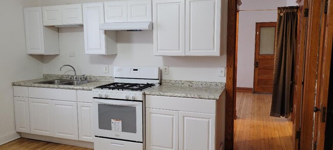 Building Photo - 532 W 31st St