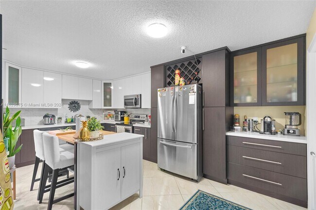 Foto del edificio - 751 NW 99th Cir