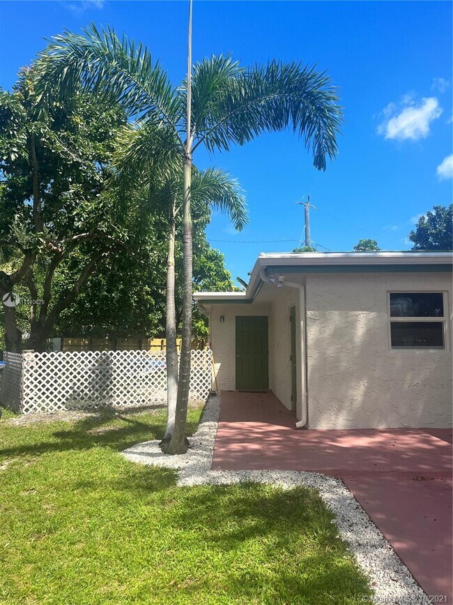 Foto del edificio - 5741 Douglas St