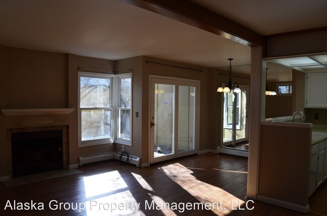 Building Photo - 2 br, 2.5 bath House - 2811 Baxter