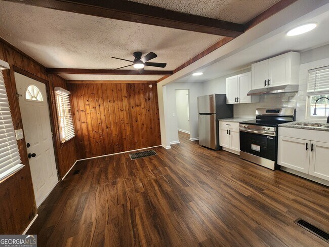 Foto del edificio - 4118 Fairview Dr
