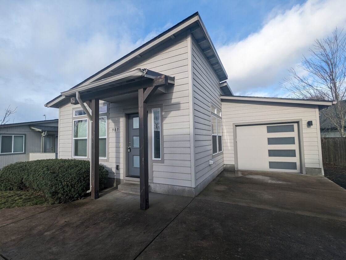 2 bedroom, 1 bathroom Home Cottages at Tu... House Rental in Eugene
