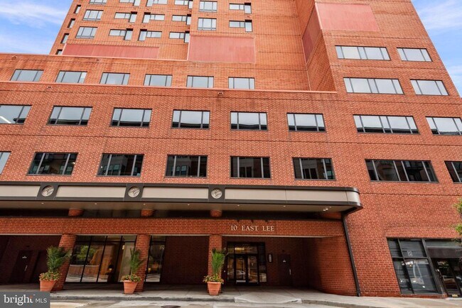 Foto del edificio - 10 E Lee St