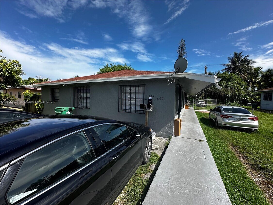 Foto principal - 1330 NE 111th St