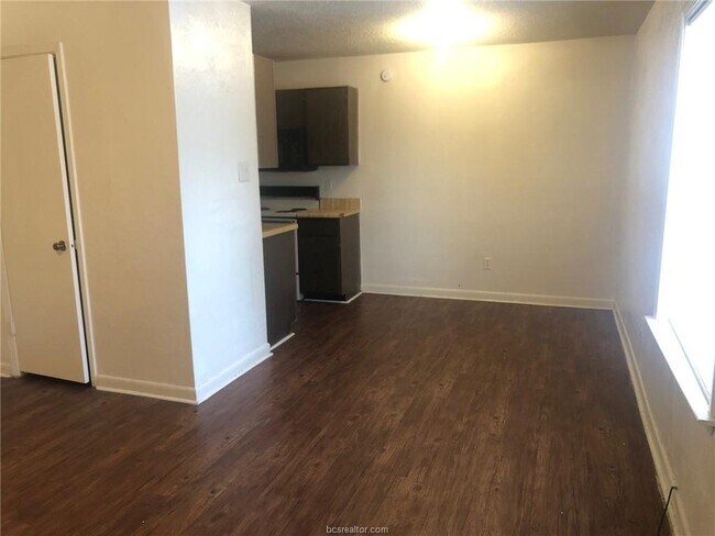 Foto del edificio - 1526 Pine Ridge Dr