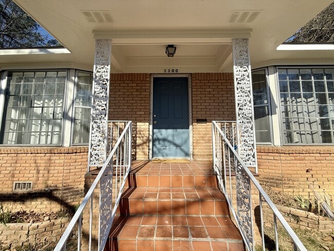 Foto del edificio - 1100 W Grand Ave