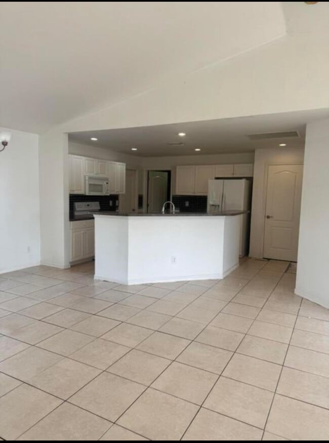 Building Photo - 9221 Buckingham Rd