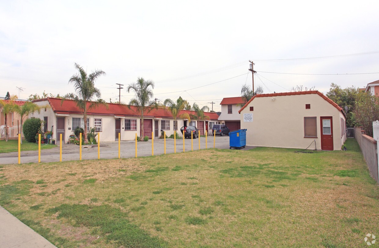 Building Photo - 6110-6120 Heliotrope Ave